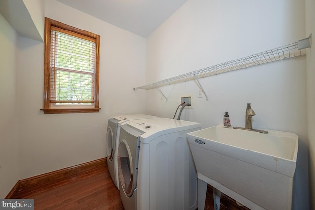 laundry area featuring sink, dark wood-type flooring, and washing machine and clothes dryer