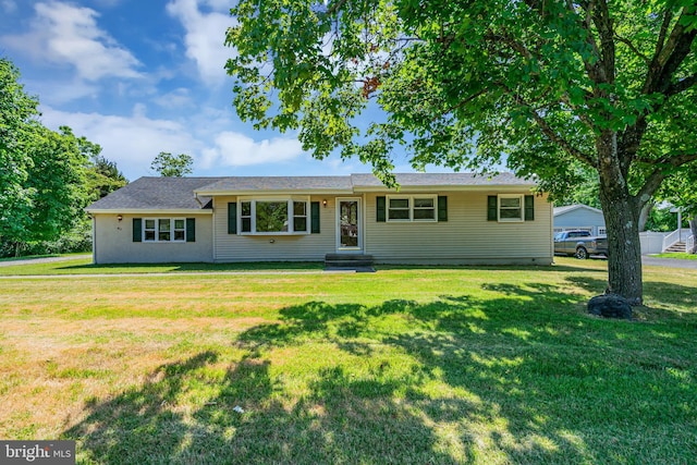 single story home with a front yard