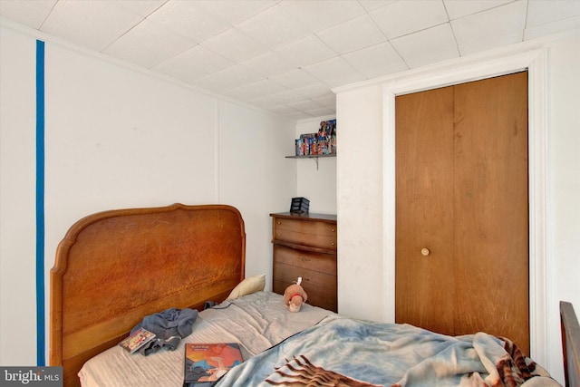 bedroom featuring a closet