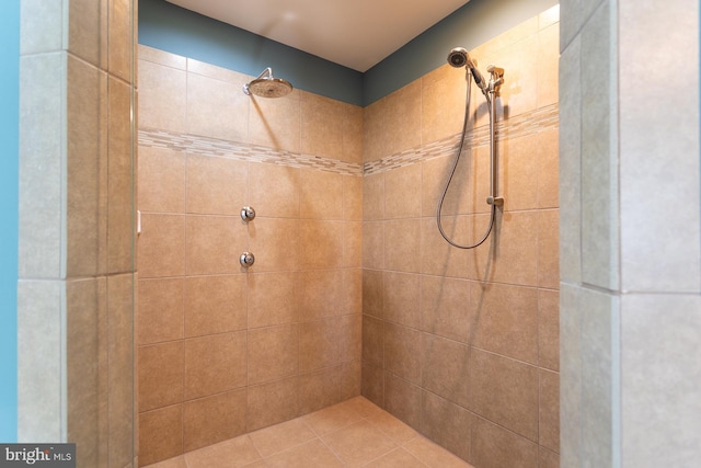 bathroom featuring tiled shower