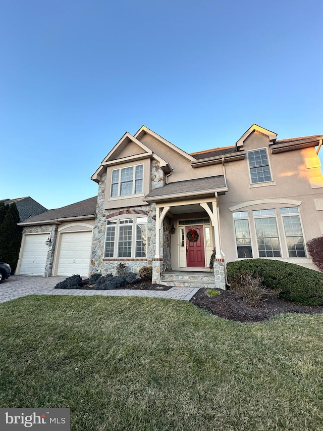 view of front facade featuring a garage and a front lawn