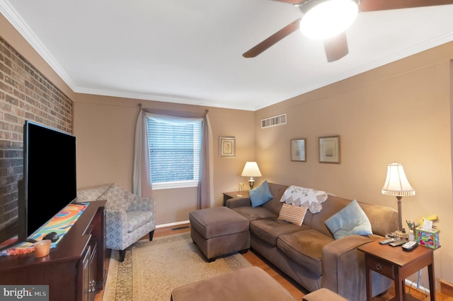 living room featuring crown molding, light hardwood / wood-style flooring, and ceiling fan