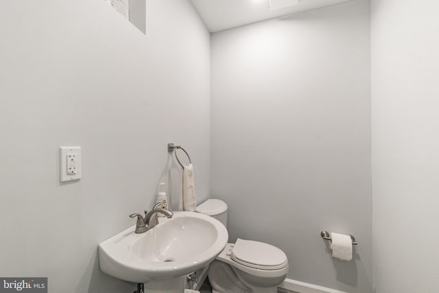 bathroom featuring toilet and sink