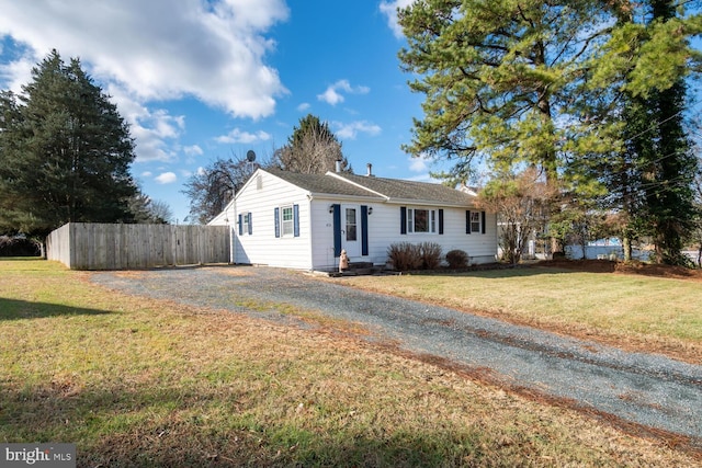 single story home with a front yard