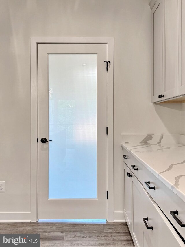 4035 Tamaron Ct, Brandywine, MD 20613 - entryway with wood finished floors and baseboards