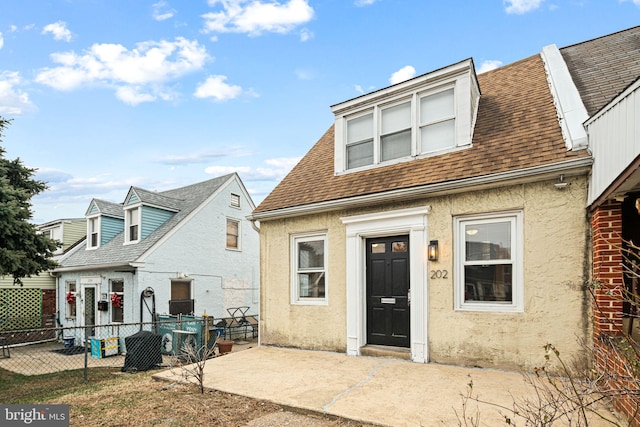 view of front of property featuring a patio