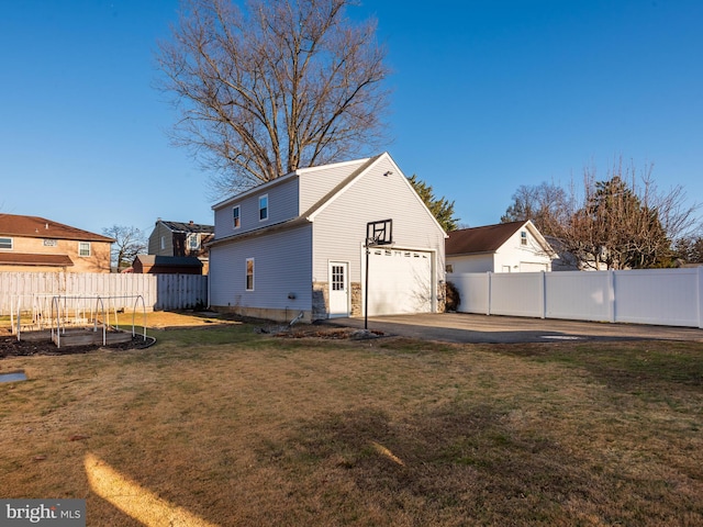 exterior space featuring an outdoor structure, a garage, and a yard