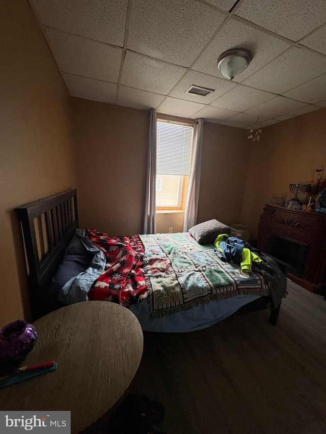 bedroom with visible vents and a drop ceiling