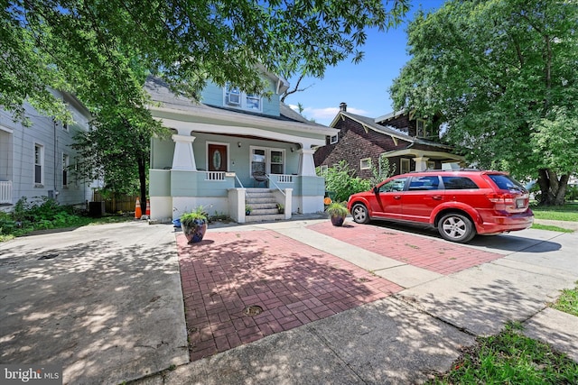 view of front of house featuring covered porch