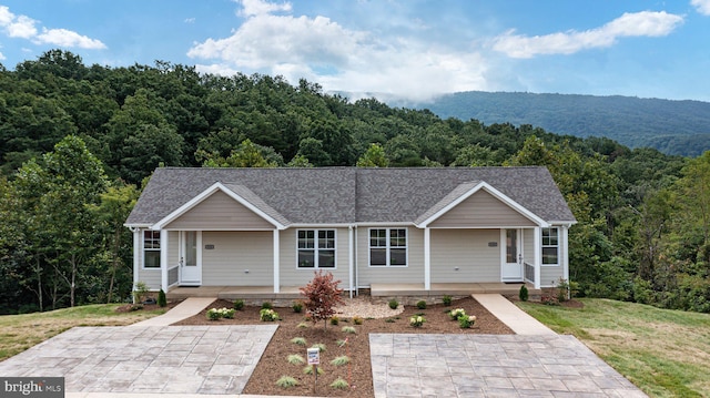 view of front facade featuring a front yard and covered porch