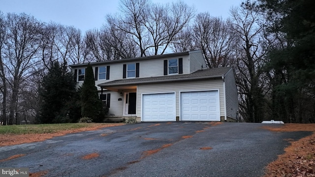 view of front property featuring a garage