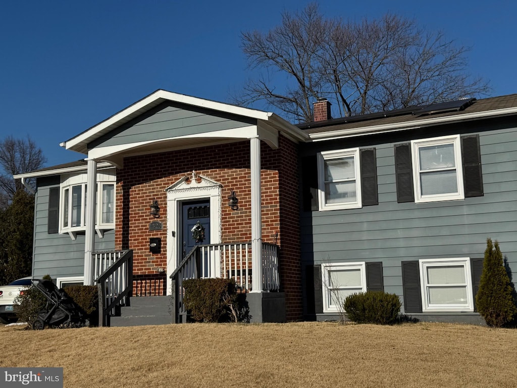 view of front facade featuring solar panels