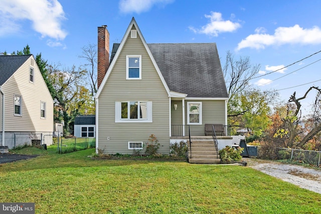 view of front of home featuring a front yard