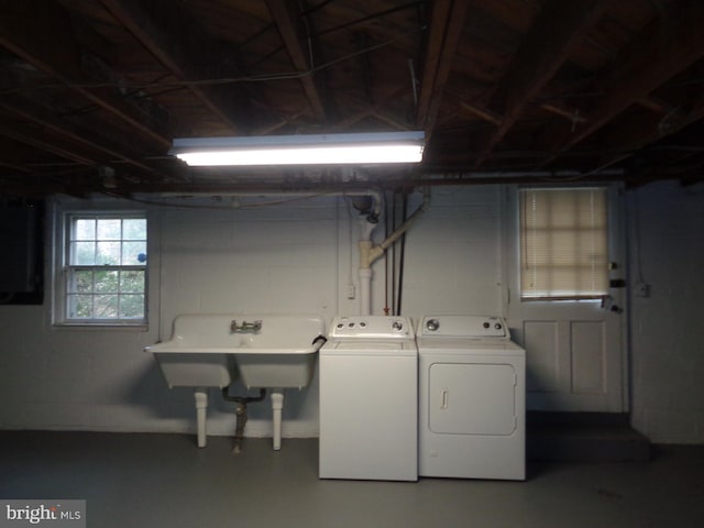 washroom featuring sink and washing machine and clothes dryer