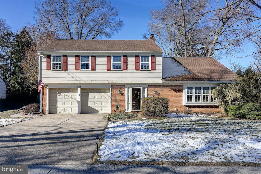 view of front facade featuring a garage