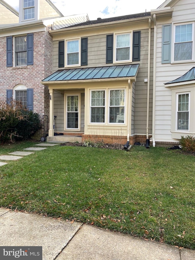 view of front of property with a front yard