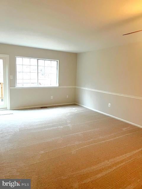 unfurnished room featuring carpet