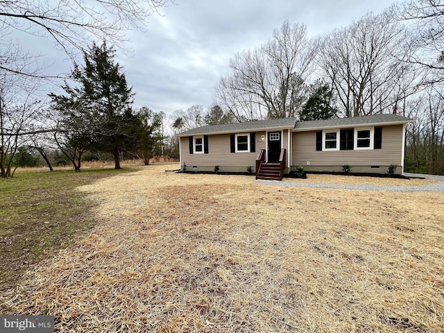 view of front of house with a front lawn