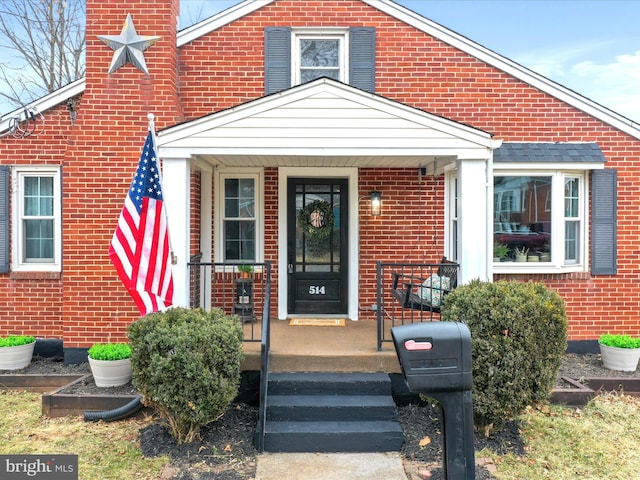 view of front of property featuring a porch