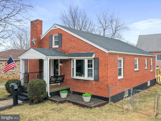 view of front of house with a front yard