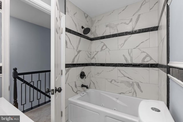 bathroom with tiled shower / bath