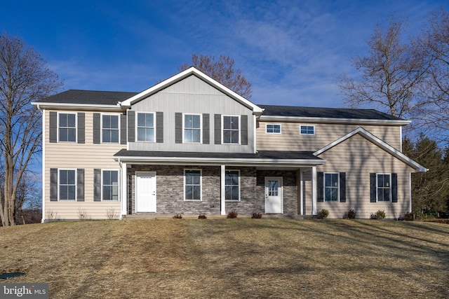 view of front of home featuring a front lawn