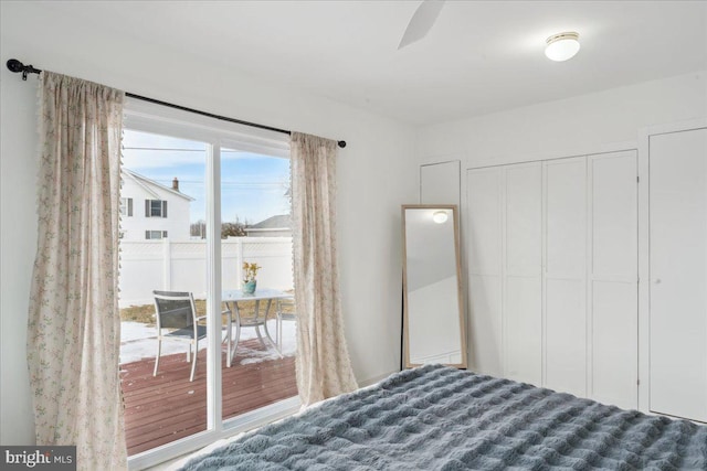 unfurnished bedroom with ceiling fan and a closet