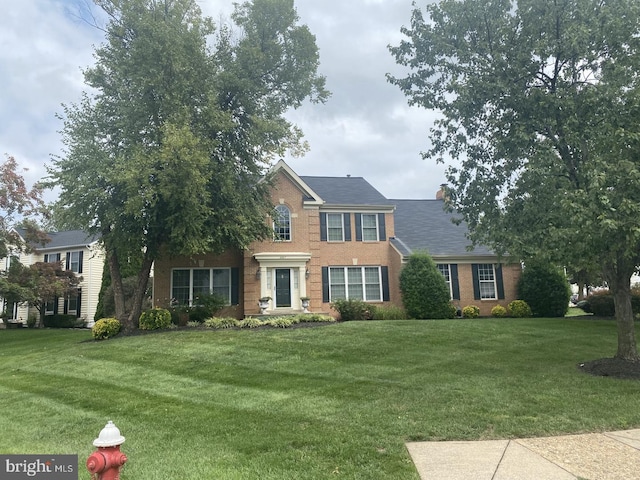 view of front of house with a front lawn