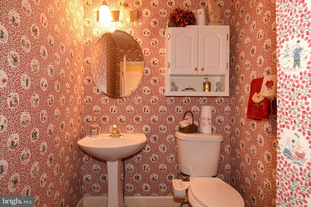 bathroom featuring toilet