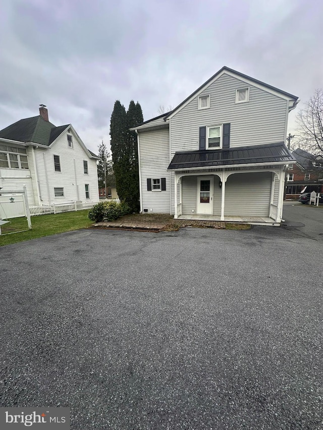 view of front of property featuring covered porch