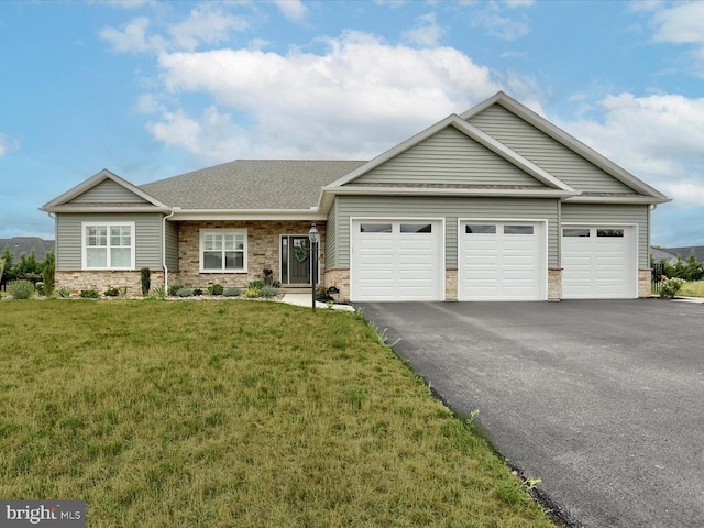 view of front facade featuring a garage and a front yard