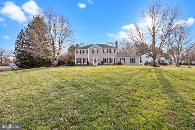 view of front of property with a front lawn