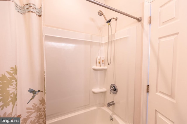 bathroom with shower / tub combo