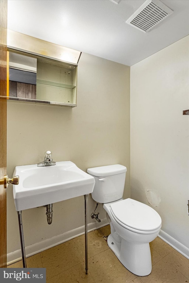 bathroom featuring toilet and sink