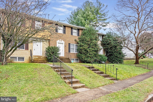 view of front of home featuring a front lawn