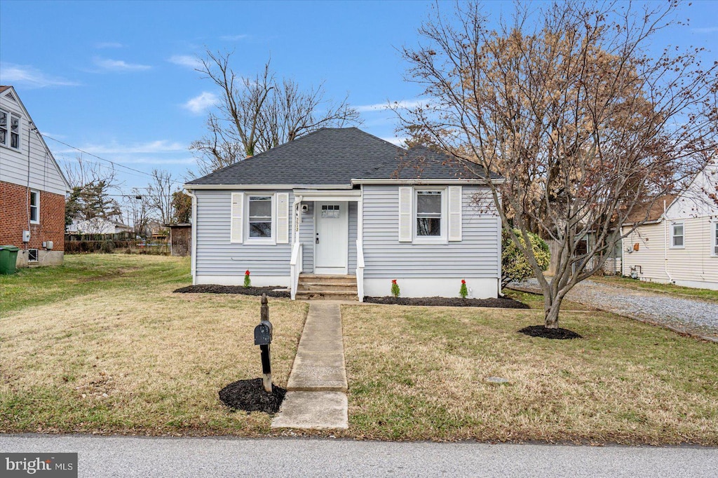 bungalow featuring a front yard