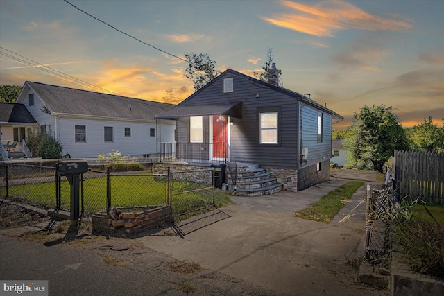 view of front facade with a yard