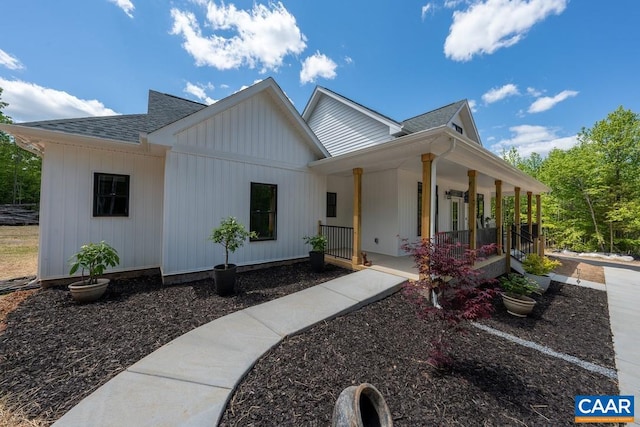 view of front of property featuring covered porch