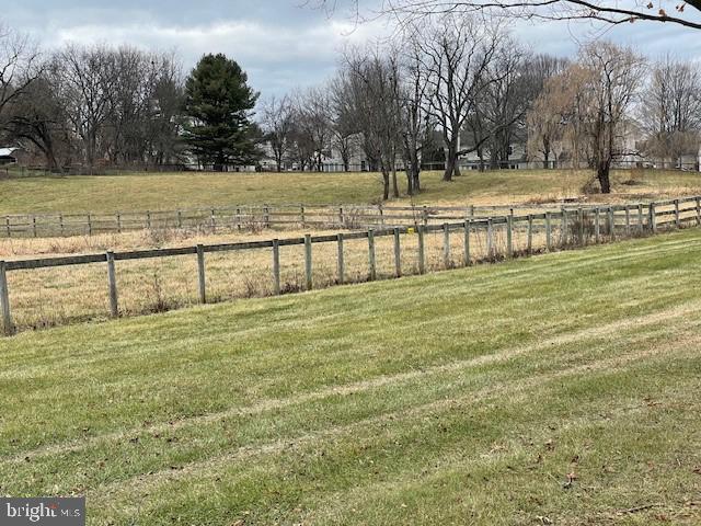 view of yard with a rural view