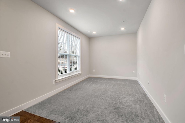 unfurnished room featuring carpet floors