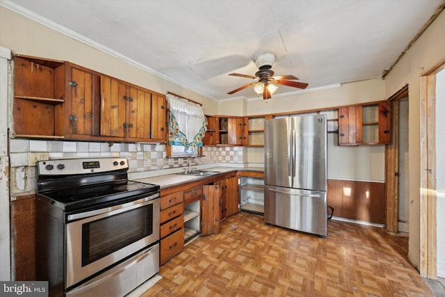 kitchen featuring stainless steel appliances, light parquet floors, ceiling fan, crown molding, and sink