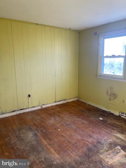 empty room featuring dark hardwood / wood-style flooring