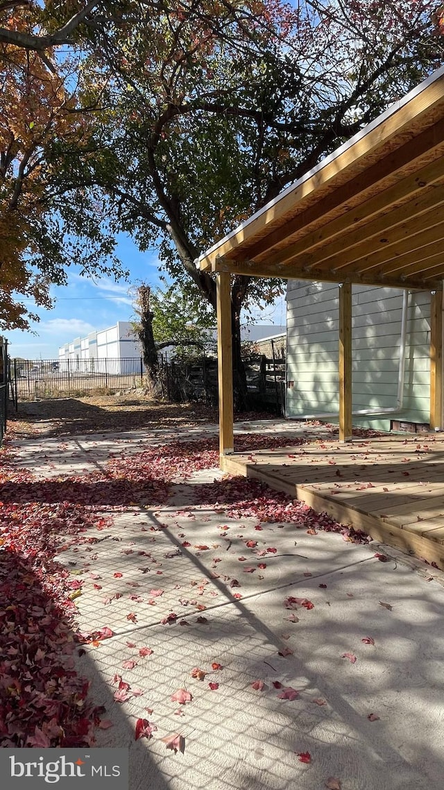 view of yard featuring a patio area