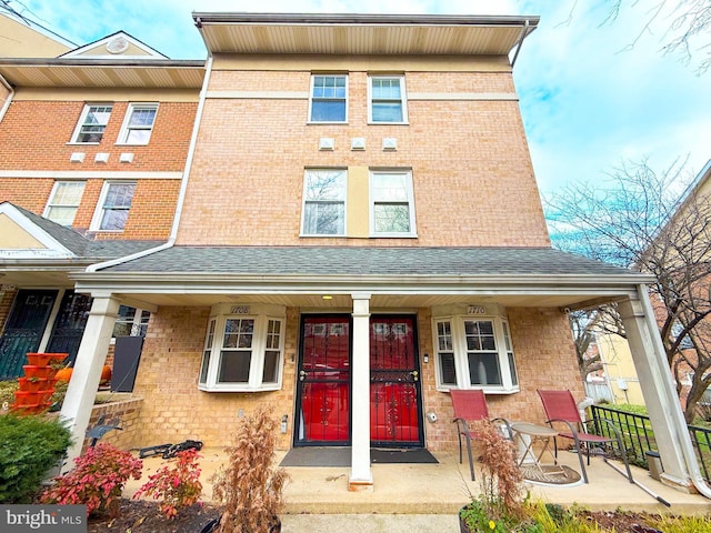 view of front of home featuring a porch