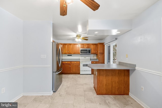 kitchen with ceiling fan, kitchen peninsula, and appliances with stainless steel finishes