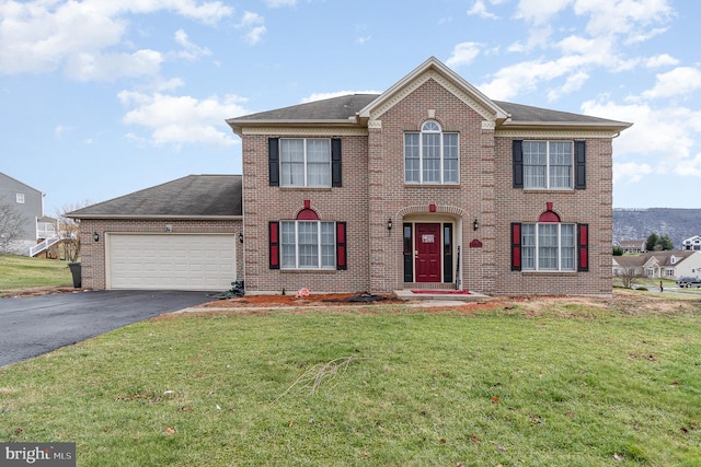 view of front of property featuring a front lawn and a garage