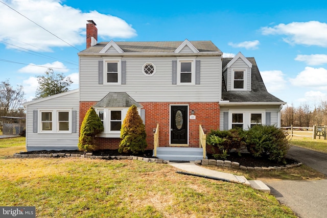 view of front facade with a front lawn