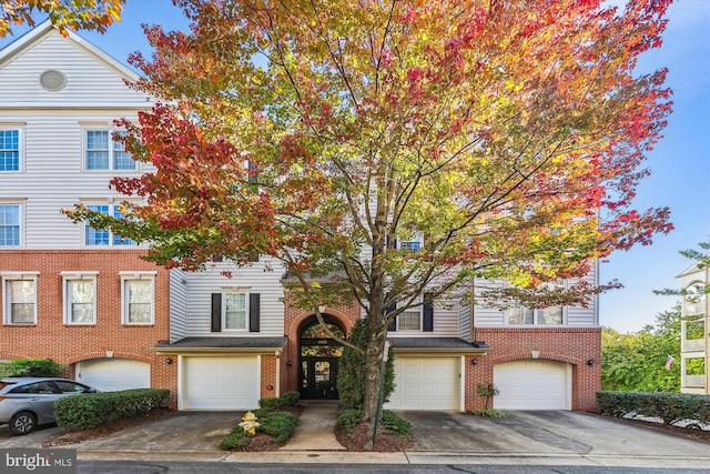 townhome / multi-family property featuring a garage