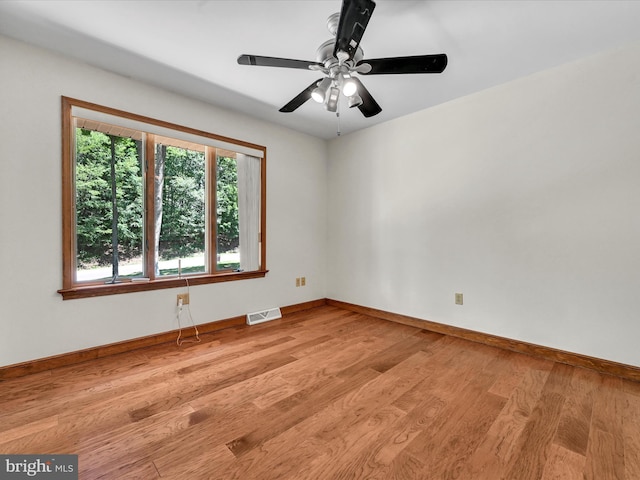 empty room featuring light hardwood / wood-style floors and ceiling fan