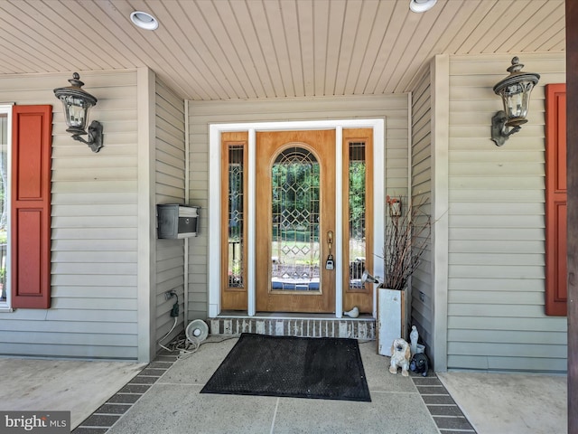 entrance to property featuring a porch